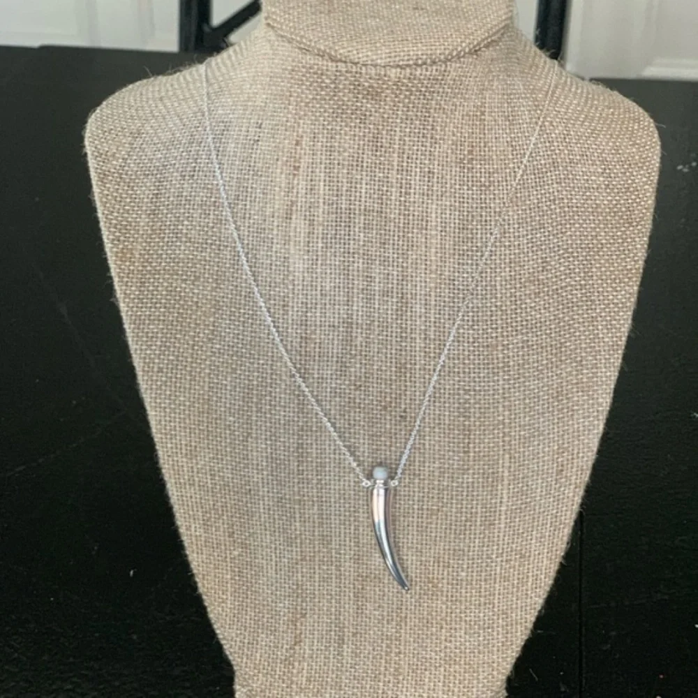 :: Stella & Dot Delicate Horn Necklace - Picture 9 of 9